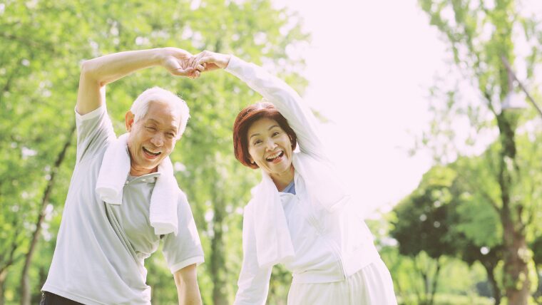 元気に活動する夫婦